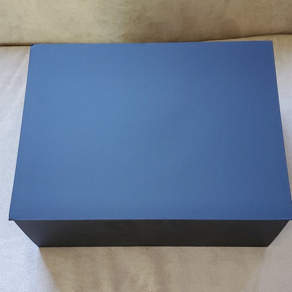 CHANEL MAGNETIC  ONLY 16 x 11 3/4 inches - Picture 6 of 7